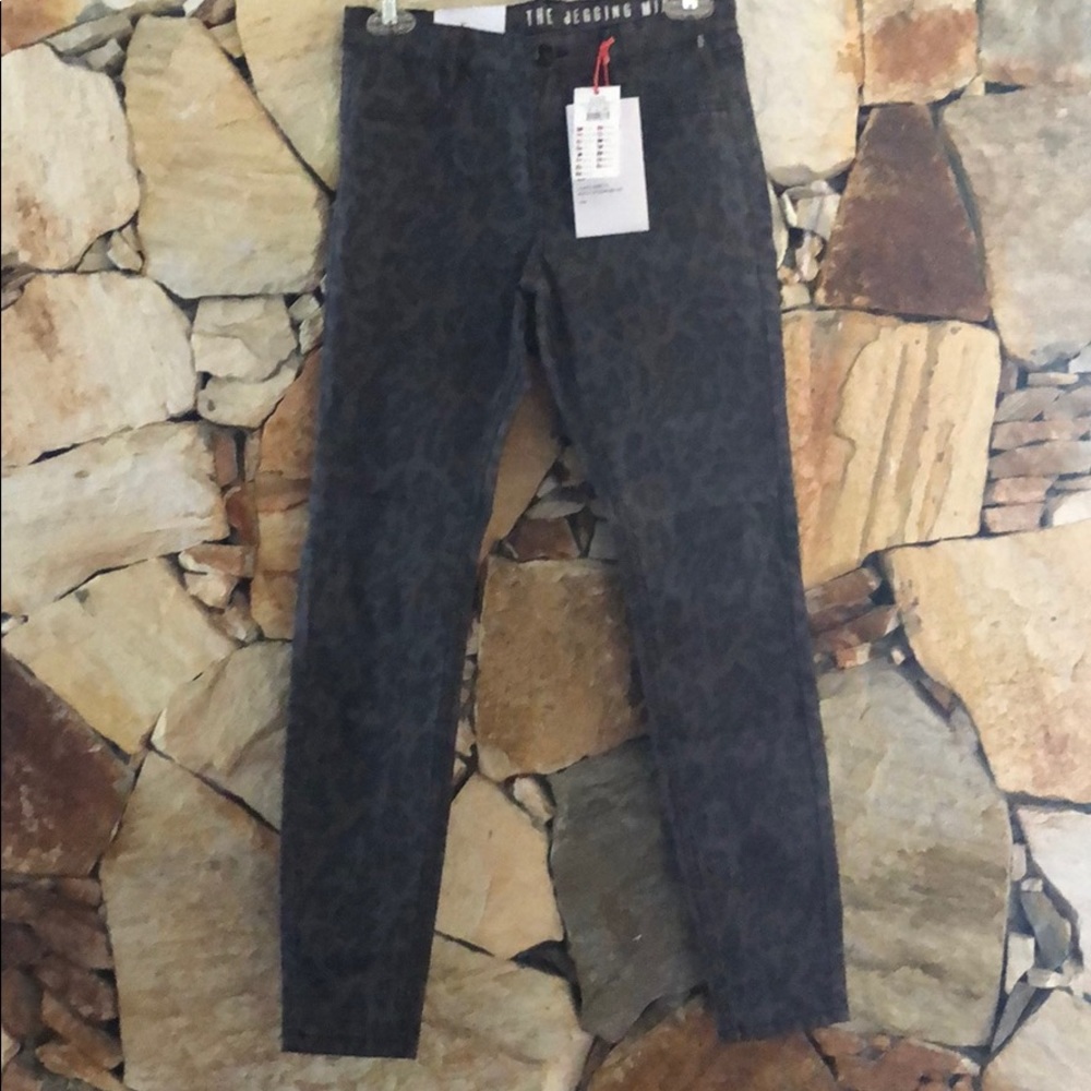 Nineteen 91 Shinny charcoal cheetah print size 4